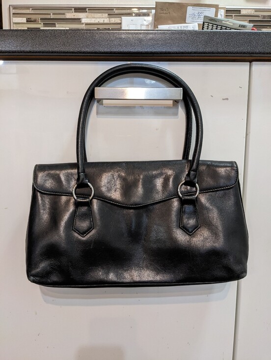 Danier Handbags - Vintage Danier Butter Soft Smooth Leather Chic Satchel EW Shoulder Bag Black 🖤